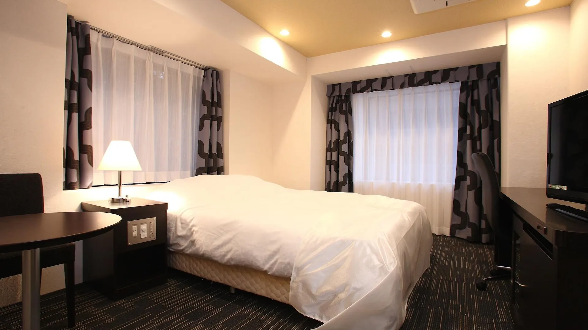 Отель эконом класса Hotel Sunline Kyoto Gion Shijo